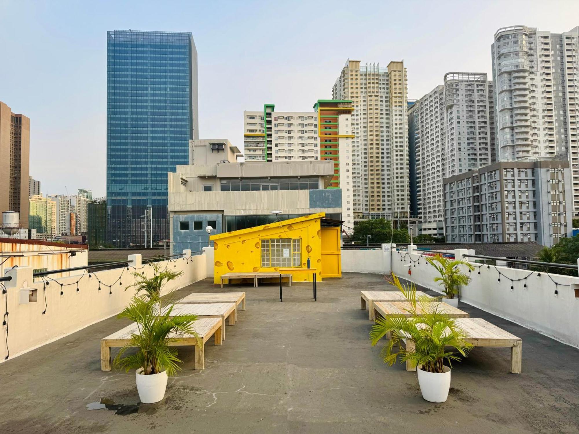 Cheese Hostel Manila Makati City Exterior photo