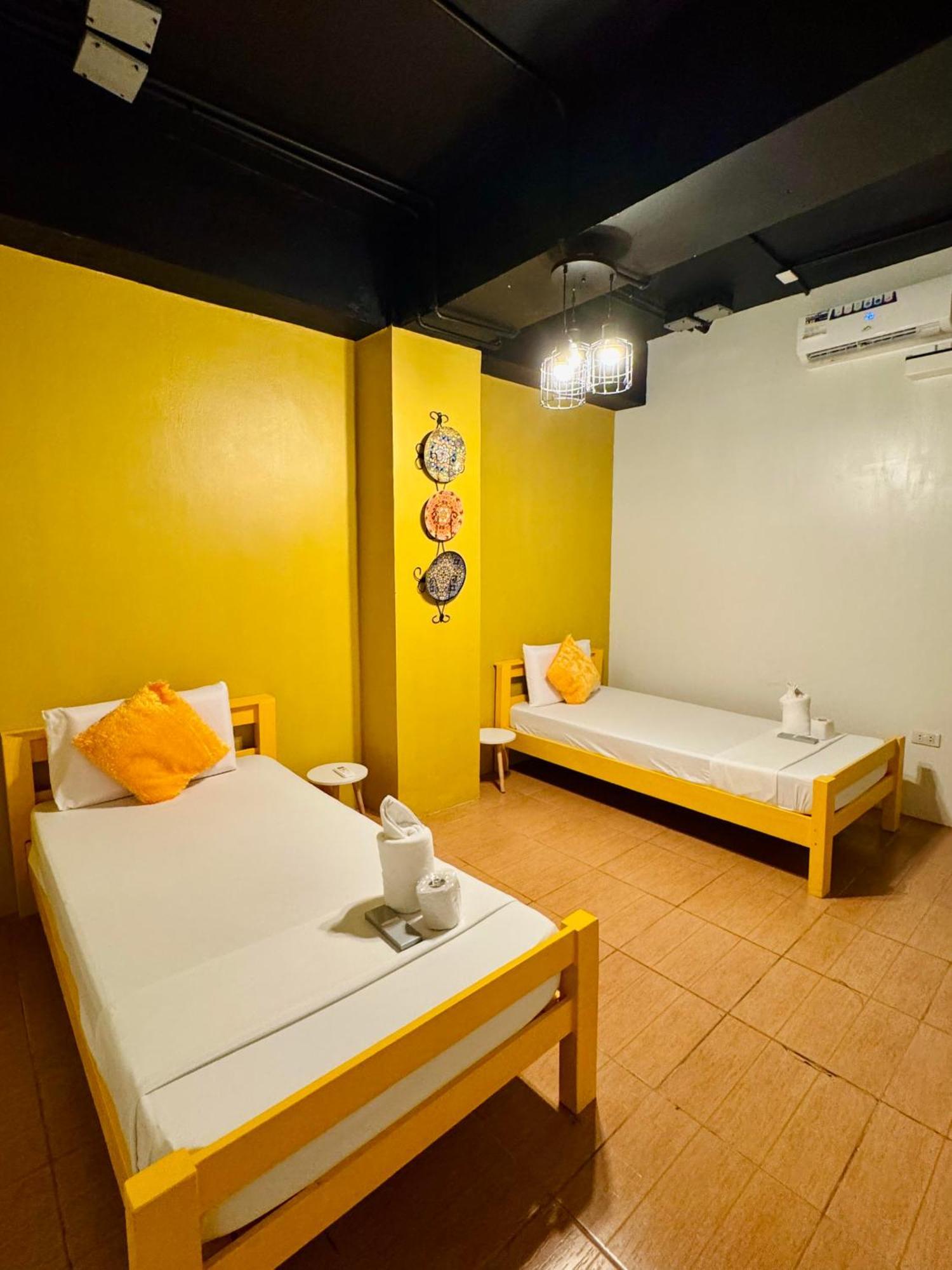 Cheese Hostel Manila Makati City Exterior photo