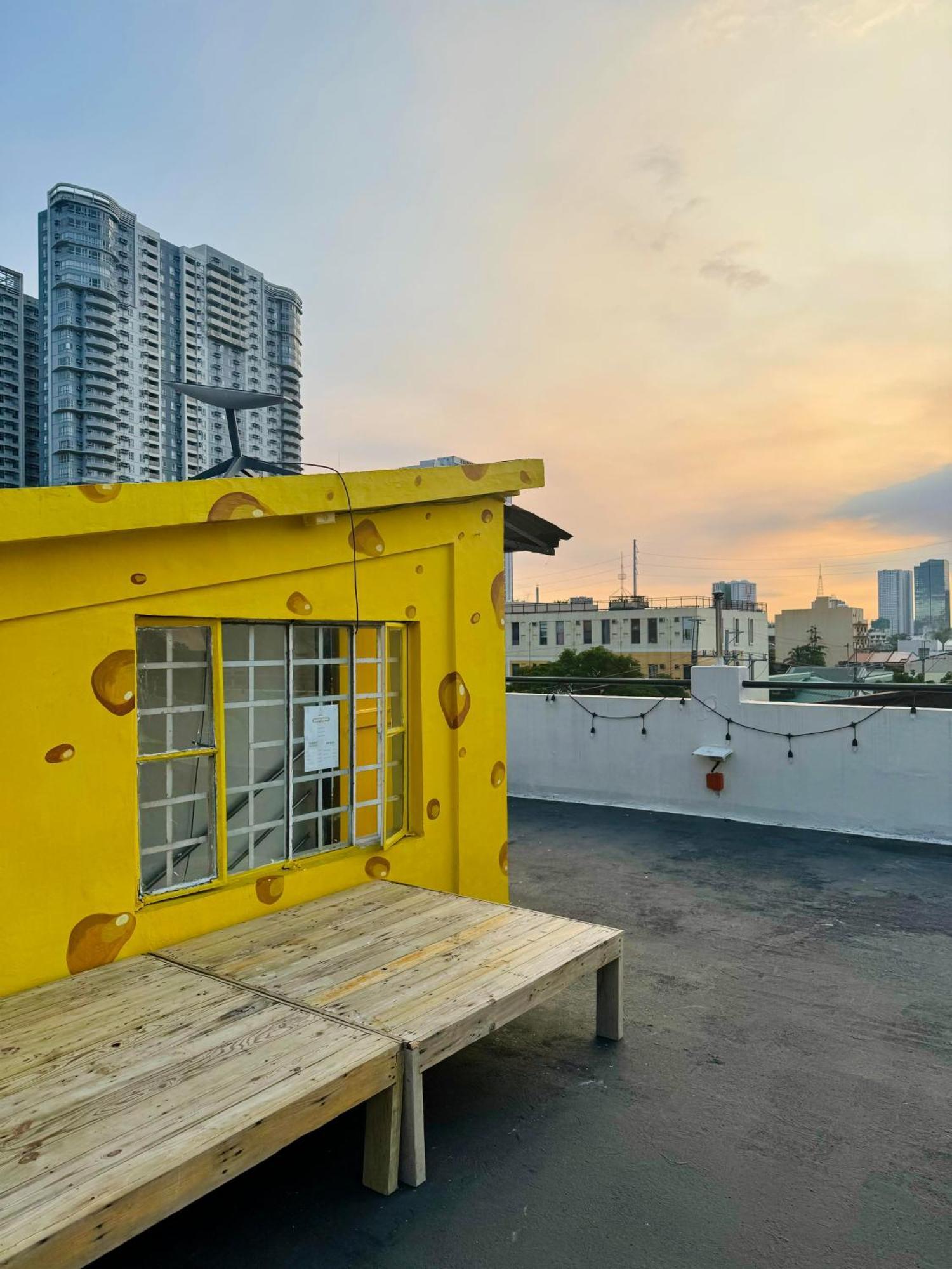 Cheese Hostel Manila Makati City Exterior photo