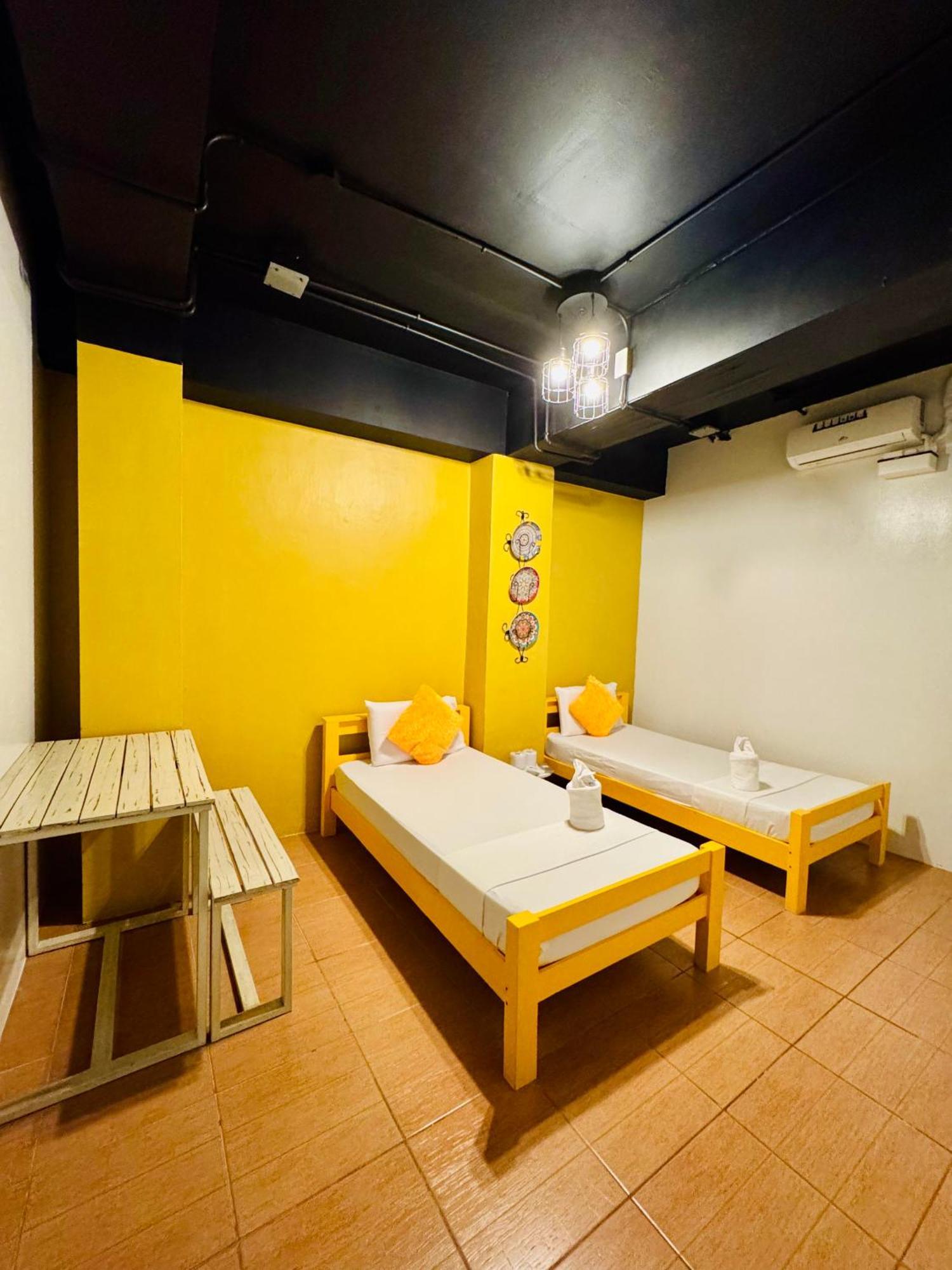 Cheese Hostel Manila Makati City Exterior photo