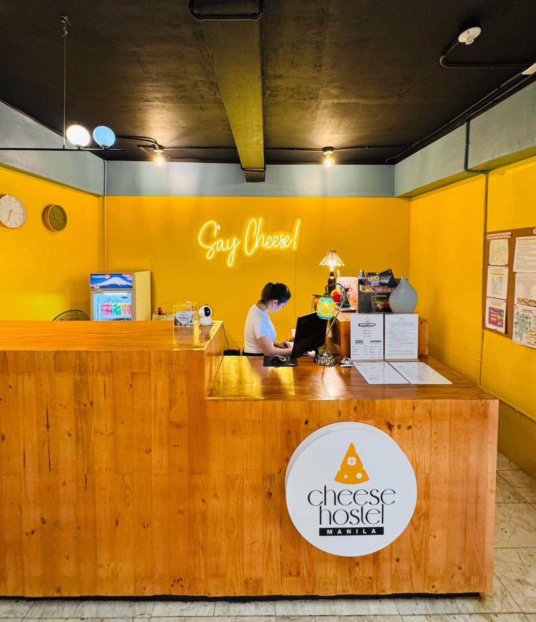 Cheese Hostel Manila Makati City Exterior photo