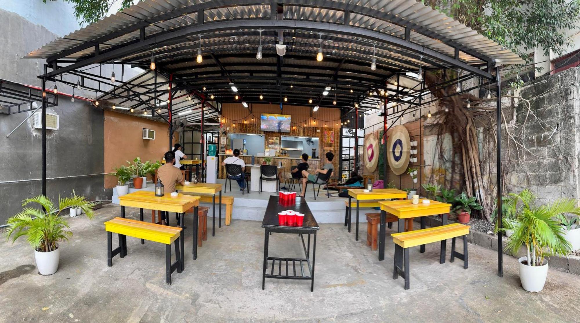 Cheese Hostel Manila Makati City Exterior photo