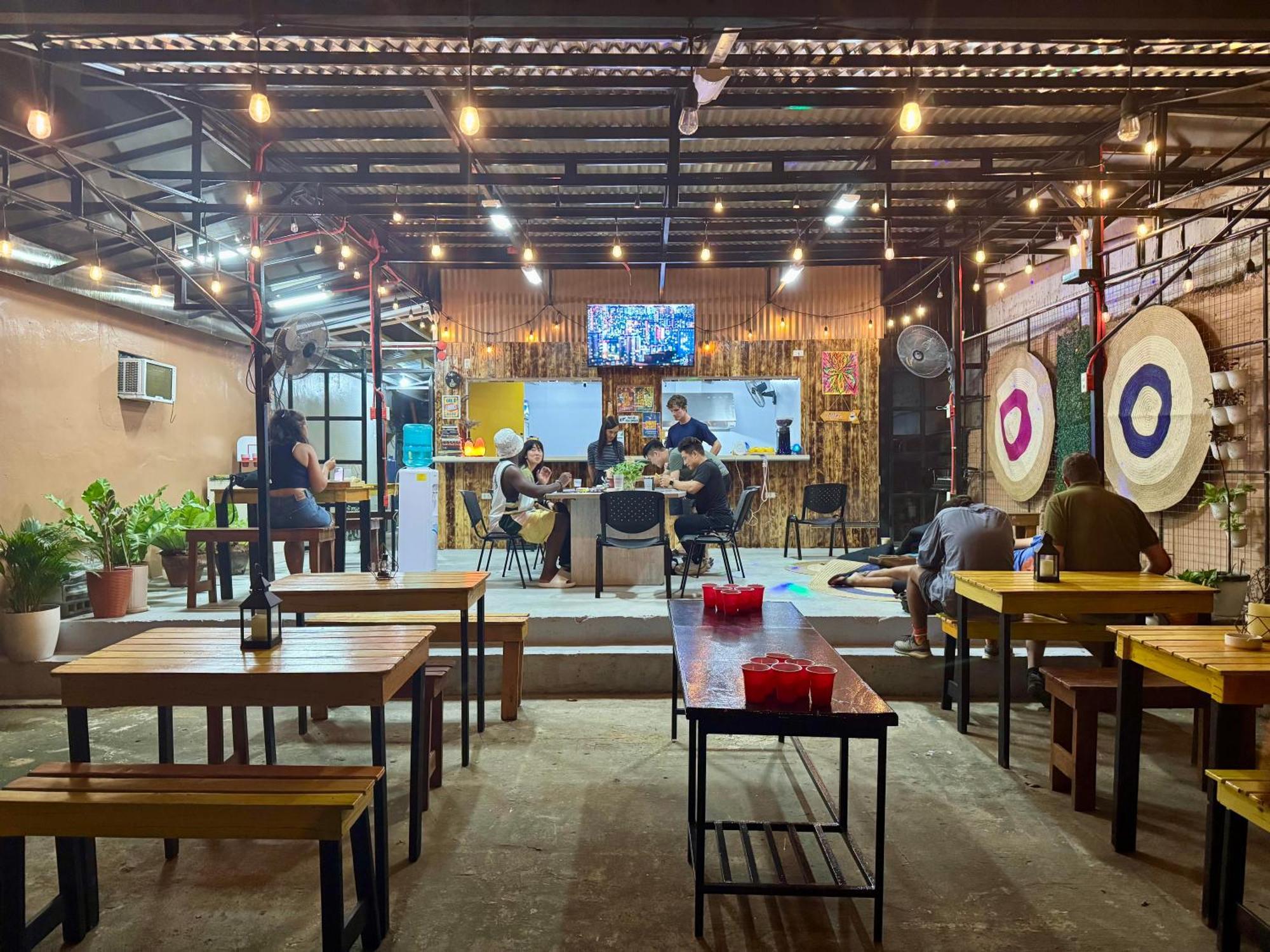 Cheese Hostel Manila Makati City Exterior photo