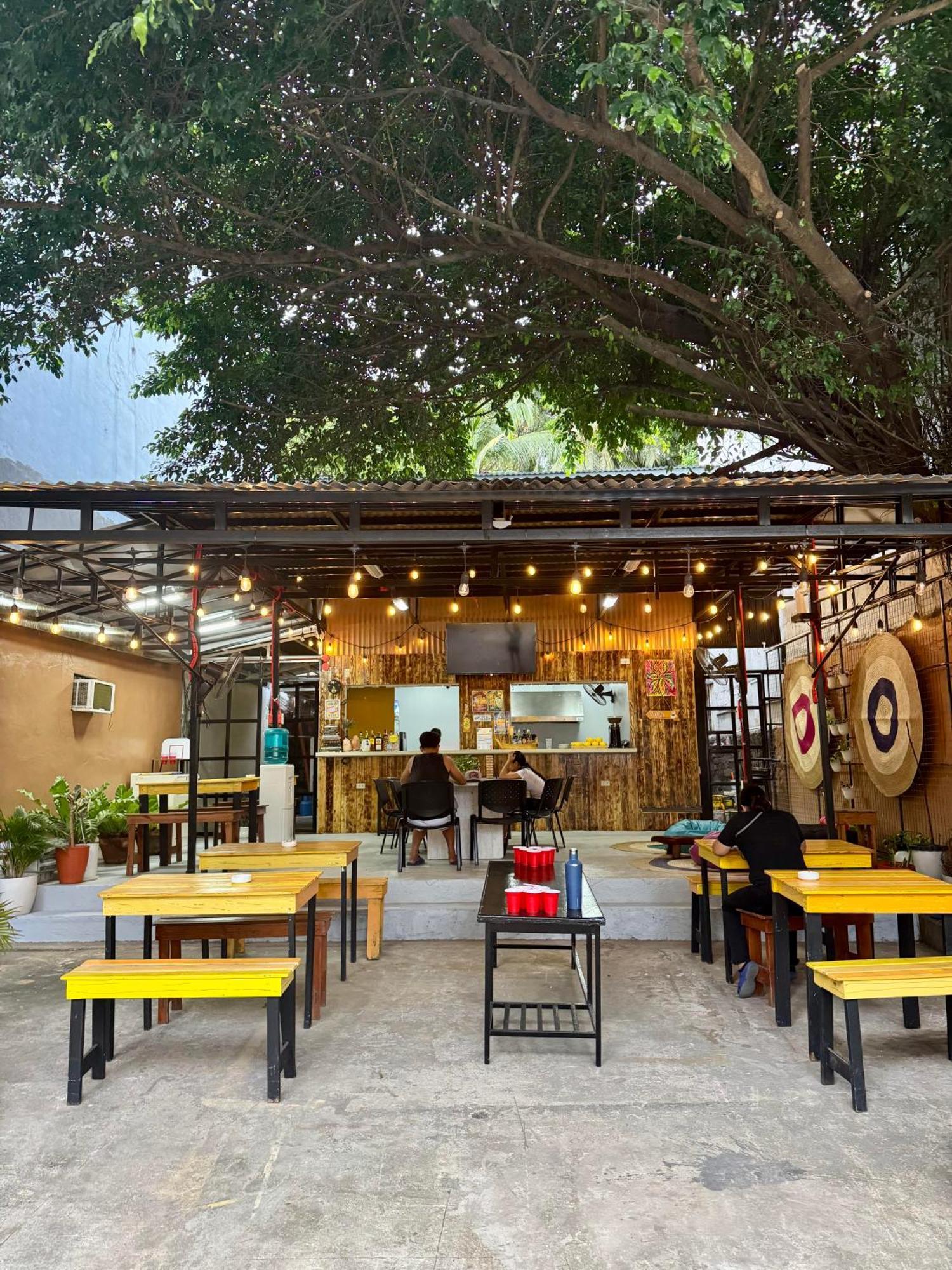Cheese Hostel Manila Makati City Exterior photo